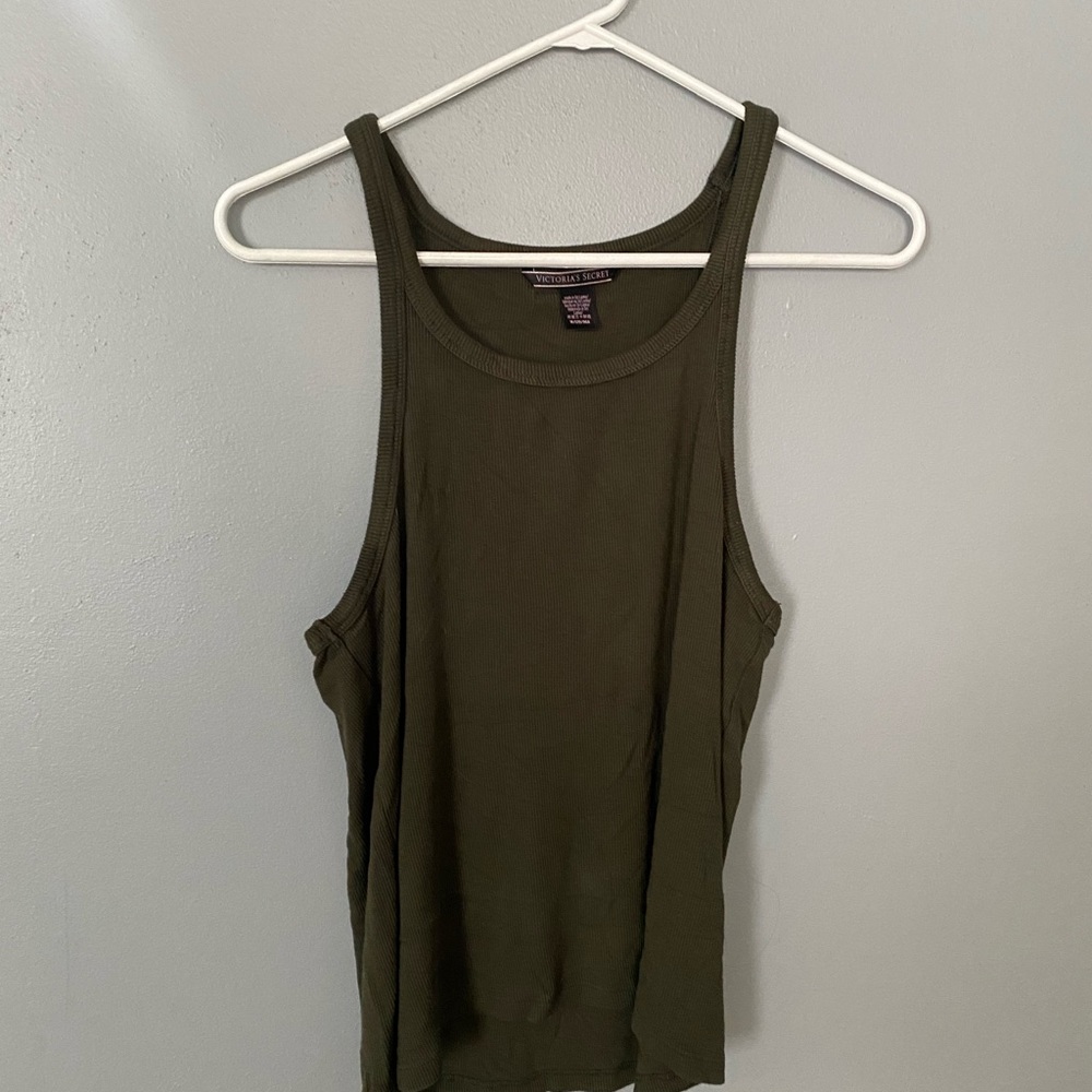Tank top bundle - Picture 8 of 8